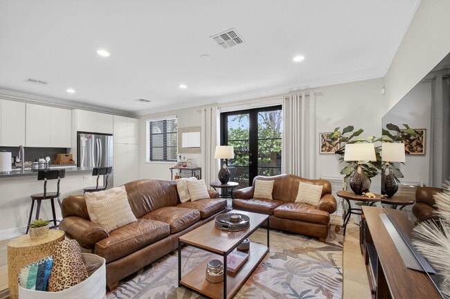 Building Photo - 320 Via Villagio