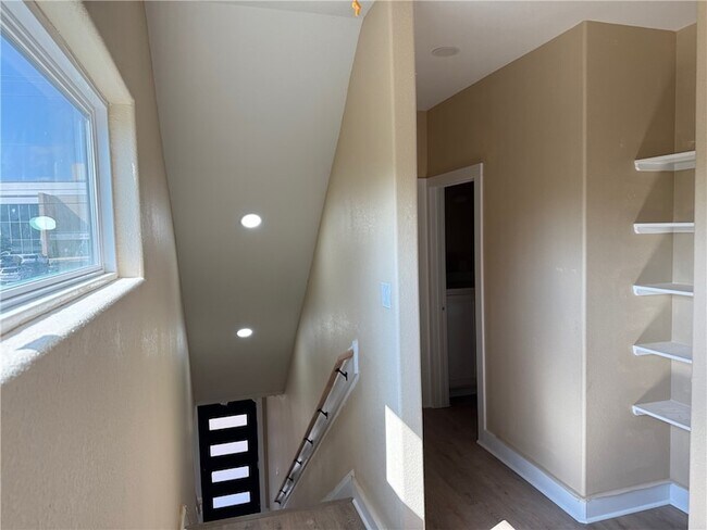 Building Photo - 807 S Coulter Dr