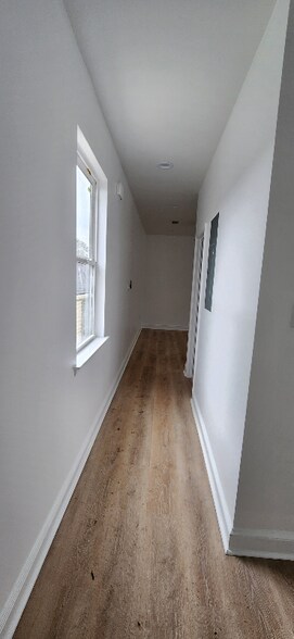 Building Photo - 2431 Franklin Ave