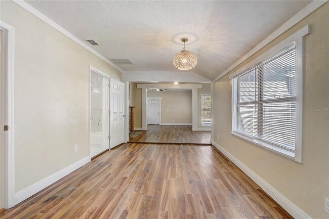 Building Photo - 246 N Oak Ave