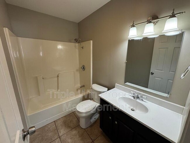 Building Photo - 1240 Pamela Dr