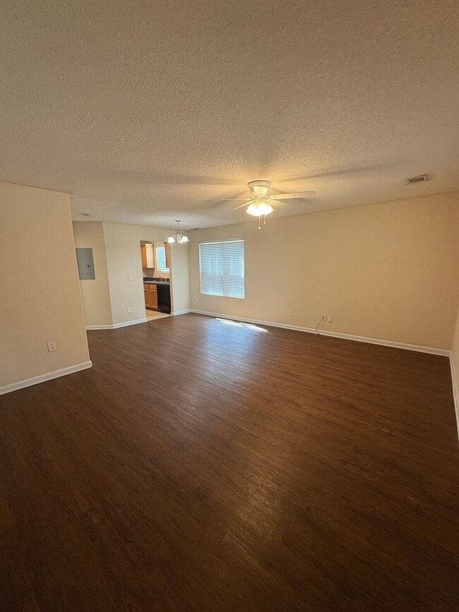 Building Photo - BRIDGEWATER HOME! PRE-LEASING FOR AUGUST 1 2026! 1/2 Off Deposit!