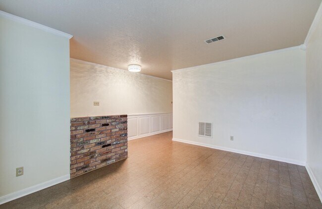 Building Photo - 6030 Willowbend Blvd