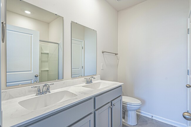 Building Photo - 3520 Bells Lk Cir