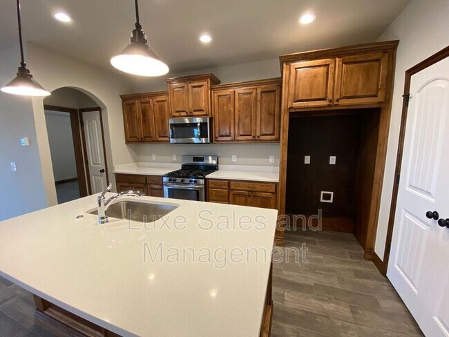 Building Photo - 12817 Double V Dr