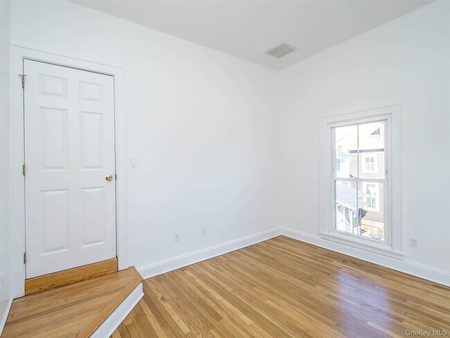 Building Photo - 26 Summit Ave