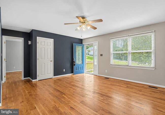 Building Photo - 8433 Sailboat Ln