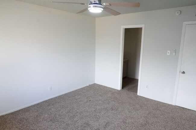 Building Photo - Beautiful Remodeled Duplex with 3 bed-1.5 bath in 79912