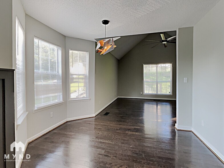 Building Photo - 1021 Medina Dr