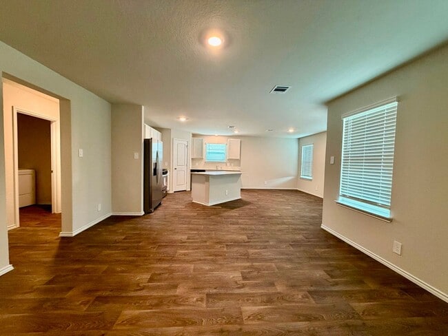 Building Photo - Spacious 4-Bedroom Home with Loft in Redbird Ranch
