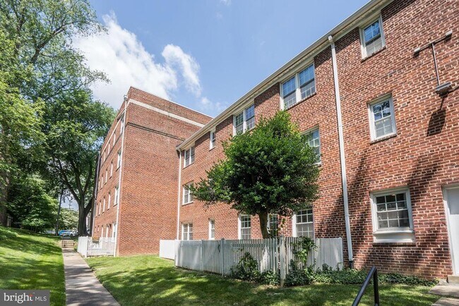 Building Photo - 2908 13th Rd S