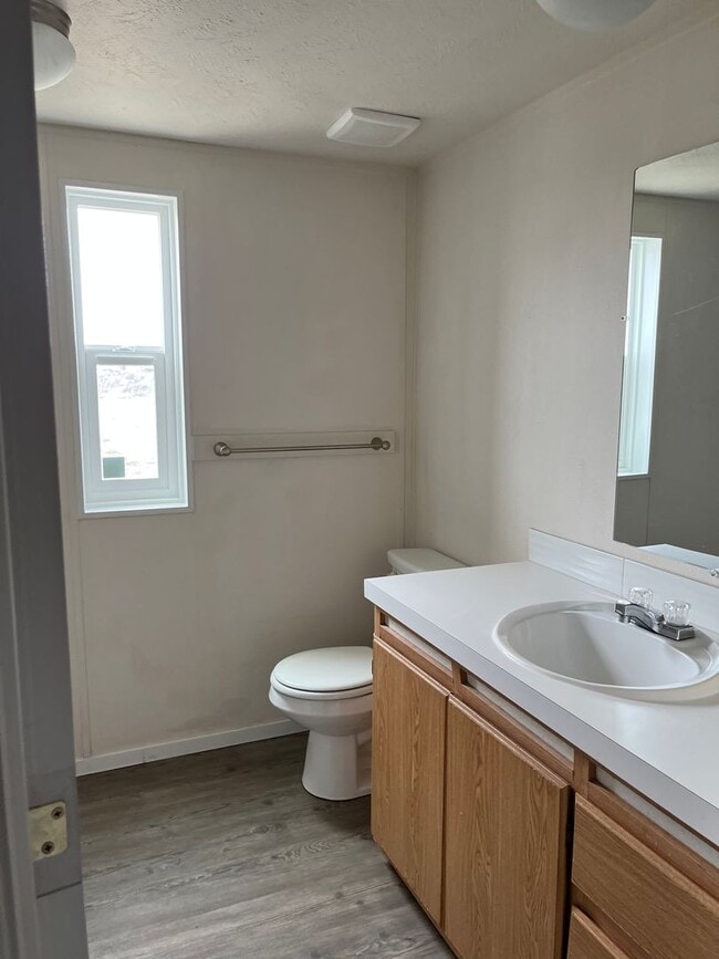 Building Photo - Cute 2 bedroom/1 bath singlewide mobile ho...