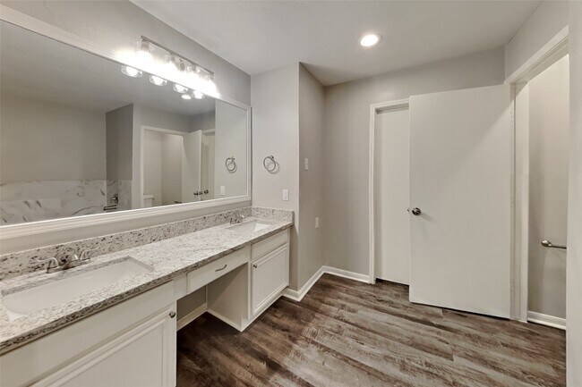 Building Photo - 18206 Gravenhurst Ln