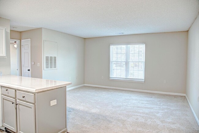 Building Photo - High-speed Internet, basic cable, water, s...