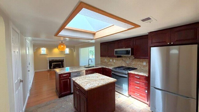 Building Photo - Beautiful Updated 4-Bedroom Martinez Home with Hardwood Floors,  Backyard & Gardener Included