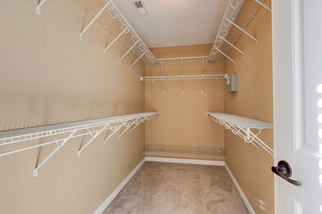 Building Photo - Stunning Five Bedroom With Hardwoods, Fireplace and Covered Patio in Sunset Meadows