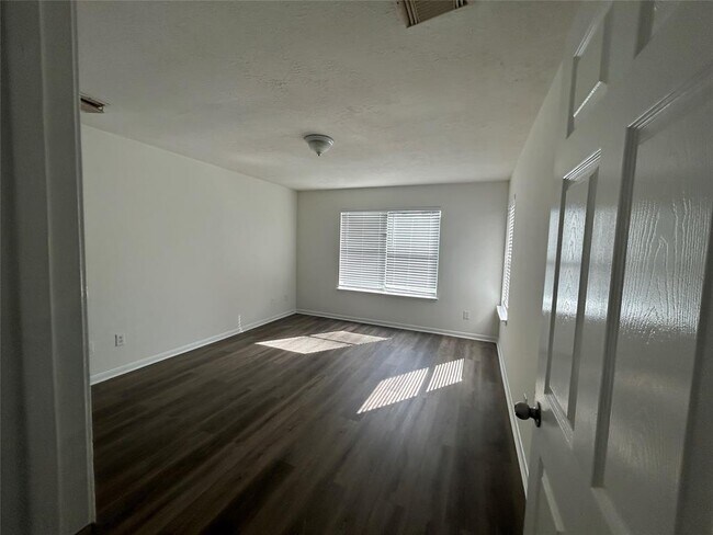 Building Photo - 24011 Goodfellow Dr