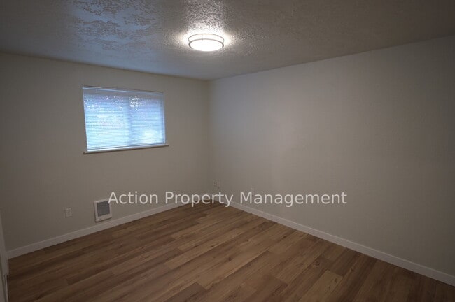 Building Photo - 2 bed, 1 bath, 1 car garage in Sequim