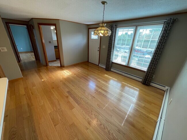 Building Photo - 27 St James Pl