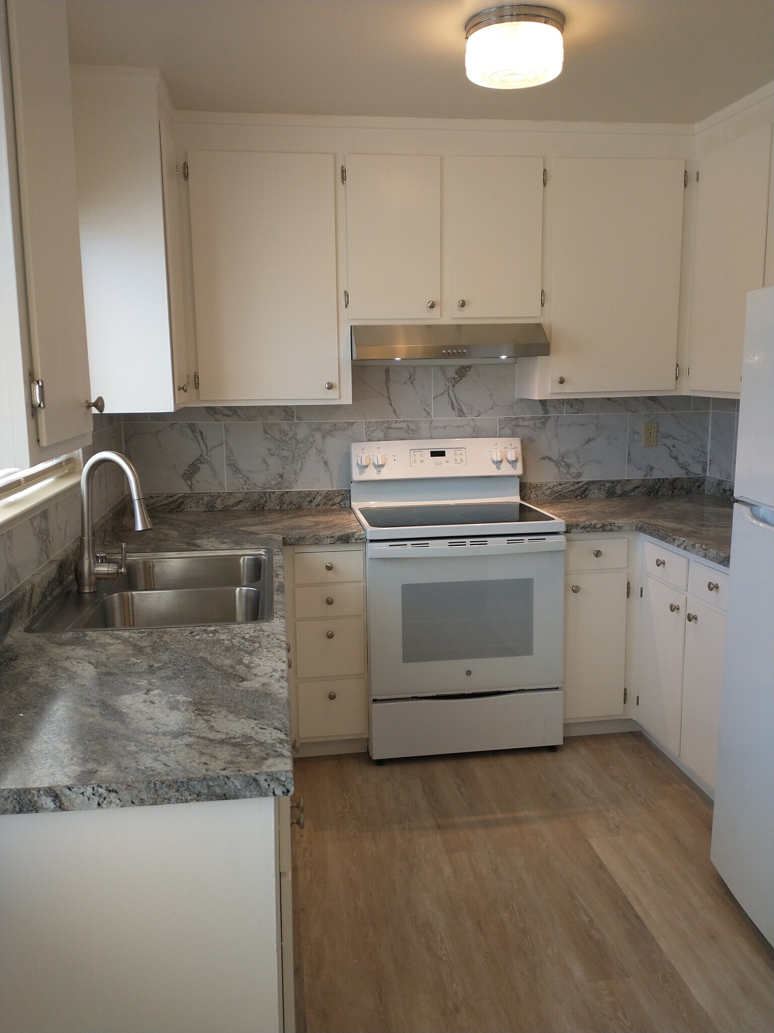 Renovated kitchen! - 5289 Balhan Ct
