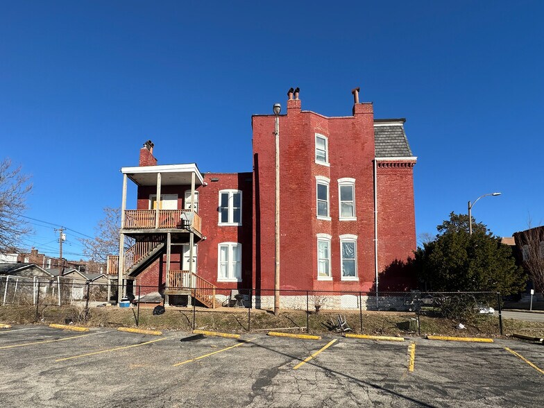 Building Photo - 3333 California Ave