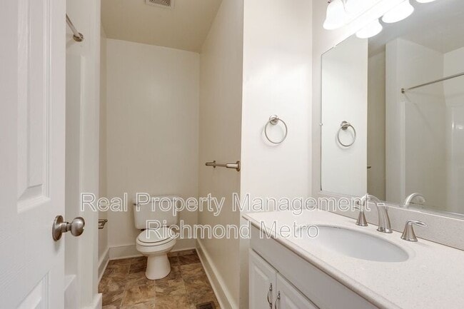 Building Photo - 1802 Parkwood Ave