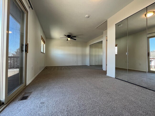 Building Photo - 5303 Meadowgreen Dr