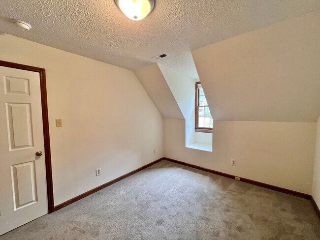 Building Photo - **OFFERING WAIVED APPLICATION FEES & $100 ...