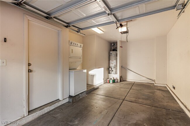 Building Photo - 10396 Midseason Mist St