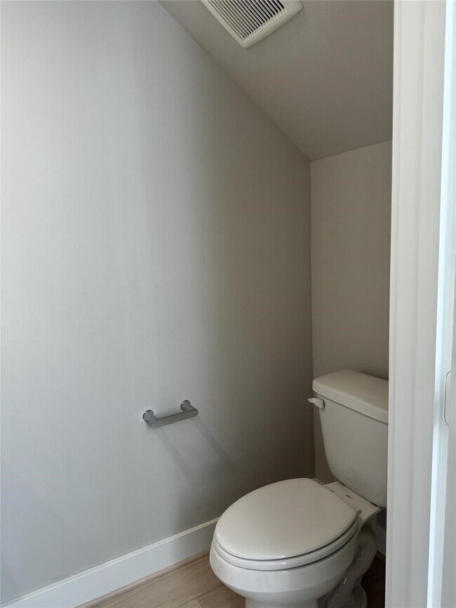 Building Photo - 540 Janisch Rd