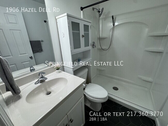 Building Photo - 1906 E Hazel Dell Rd