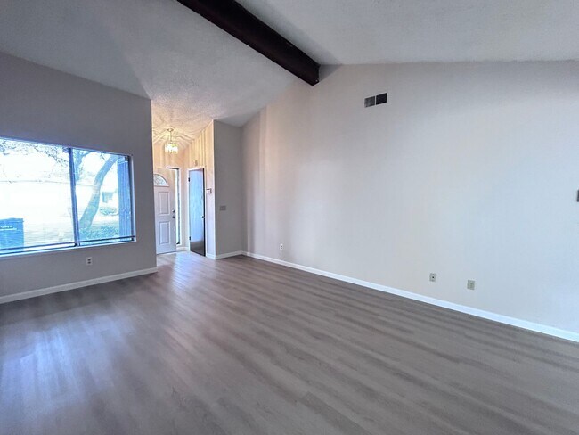 Building Photo - 5712-5714 Manzanita Avenue