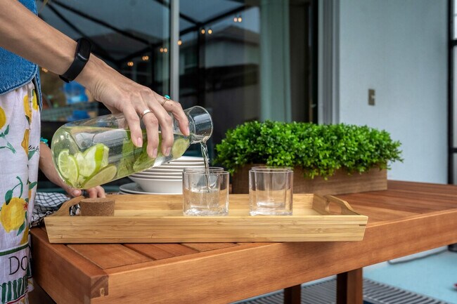 Building Photo - 4736 Sleepy Hollow Dr