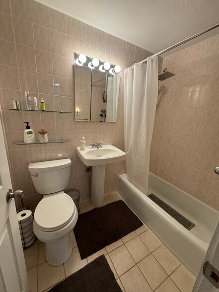 Building Photo - 315 Neponset St