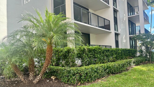 Building Photo - 1301 River Reach Dr