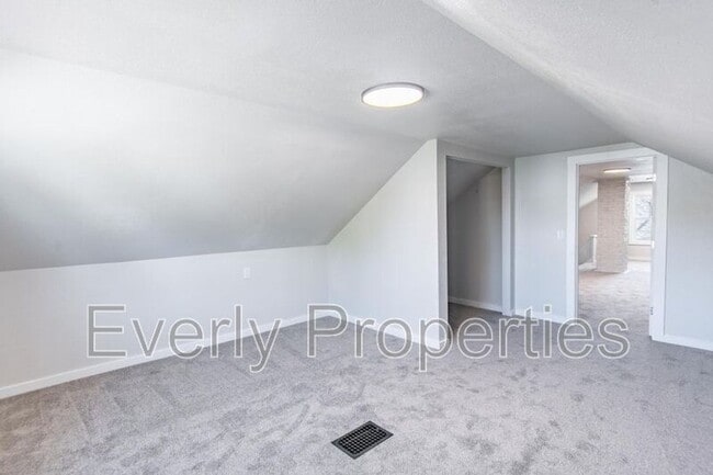 Building Photo - 1025 Yout St