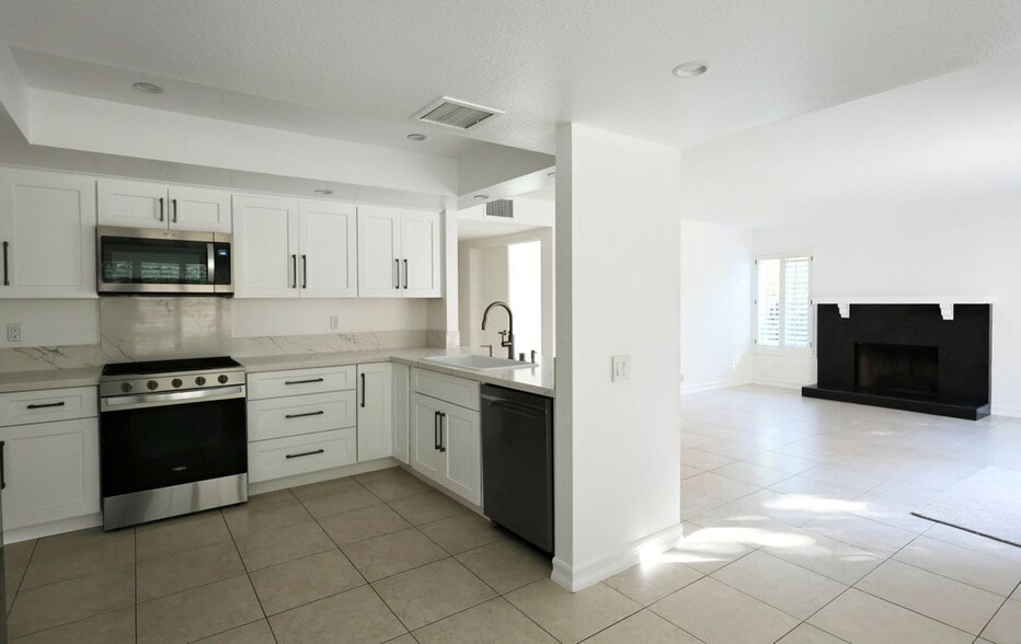 Building Photo - 5053 Ambridge Dr