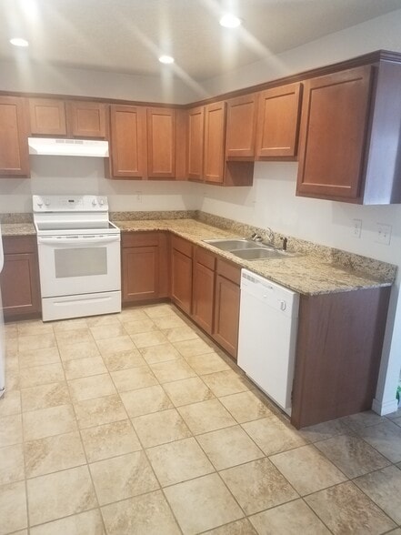 Building Photo - 1618 S Ave G Ave