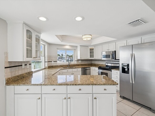 Building Photo - 441 Palm Island NE