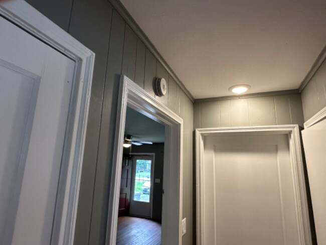 Building Photo - 205 Chambers St