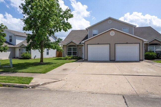 Building Photo - 2412-2414 Calder Ct.