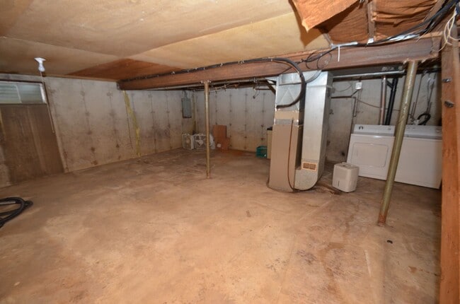 Building Photo - 1551 E Stonehenge Dr