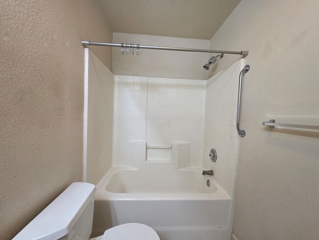 Building Photo - Single story home near CSU Stanislaus!