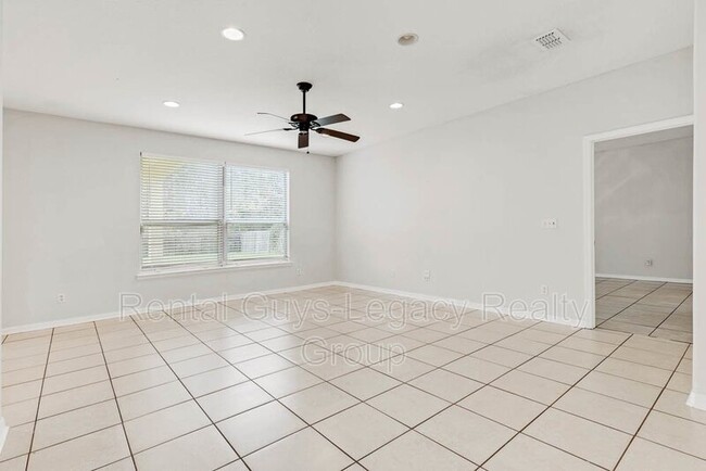 Building Photo - 402 Hearthside Ct