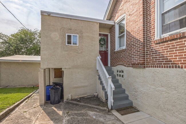 Primary Photo - Cozy 2-Bedroom, 1 Bath Apartment in Plymou...
