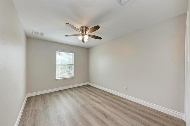 Building Photo - 3413 Bach Dr