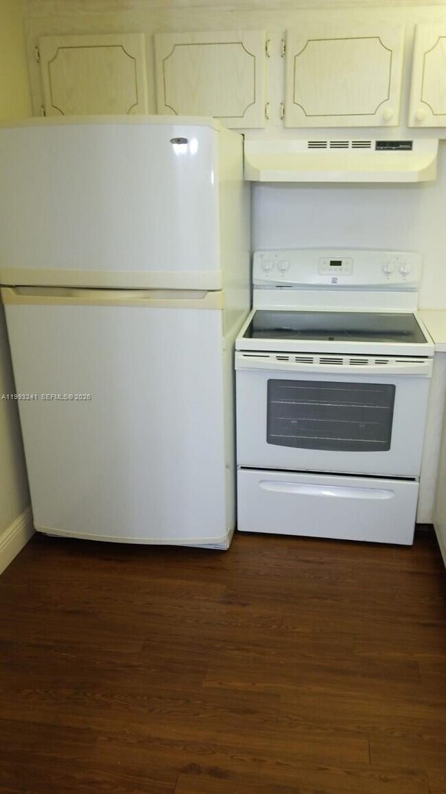 Building Photo - 134 Windsor G