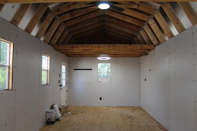 Building Photo - 1252 Live Oak Dr