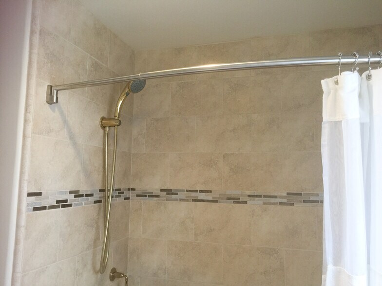 Building Photo - 933 E 1st St