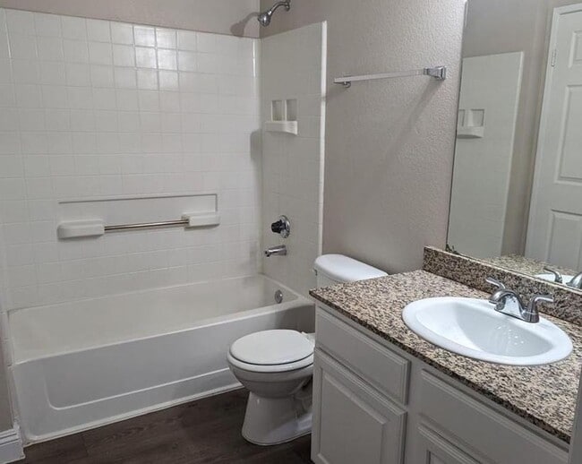 Building Photo - Bright spacious condo near Sunrise Mountain